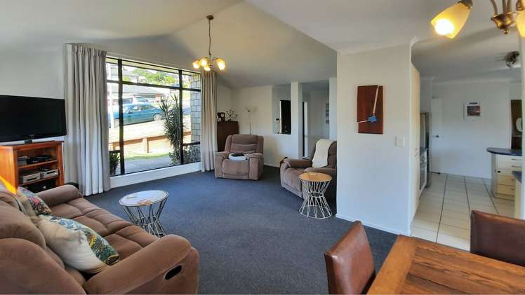 93 Orion Drive Welcome Bay_10