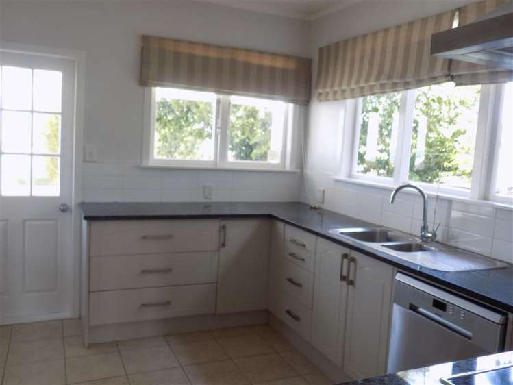 60 Te Atatu Road Te Atatu South_6