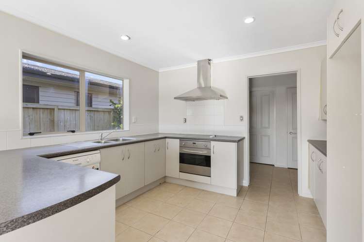 6 Brechin Place Wattle Downs_9