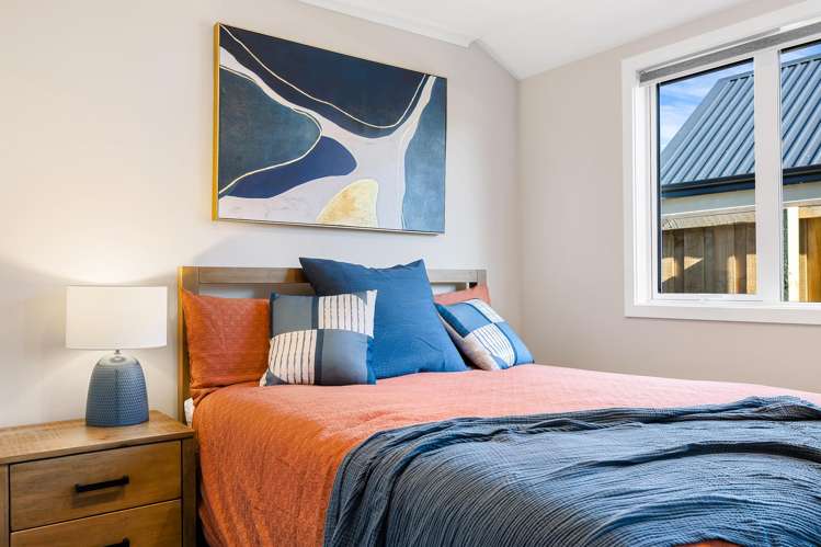 8 Strowan Avenue Elgin_14