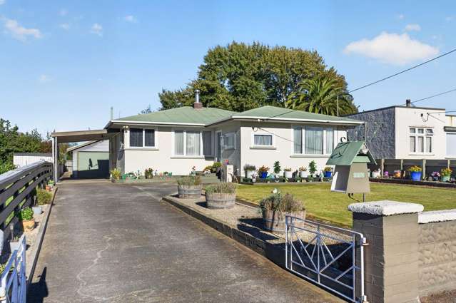 A Charming 1950s Gem!