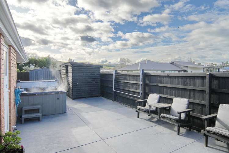 2/4 Wineberry Avenue Amberley_15