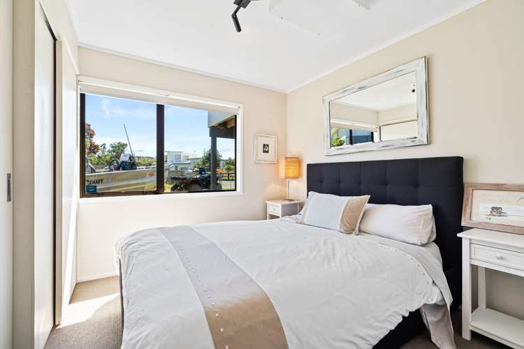 14 Logan Nicks Place Russell Surrounds_16