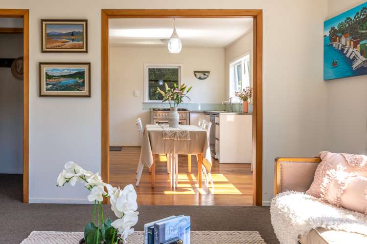 116 Queens Drive Oneroa_11