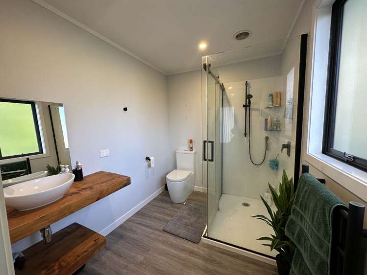 125 Solar Road Glen Eden_8