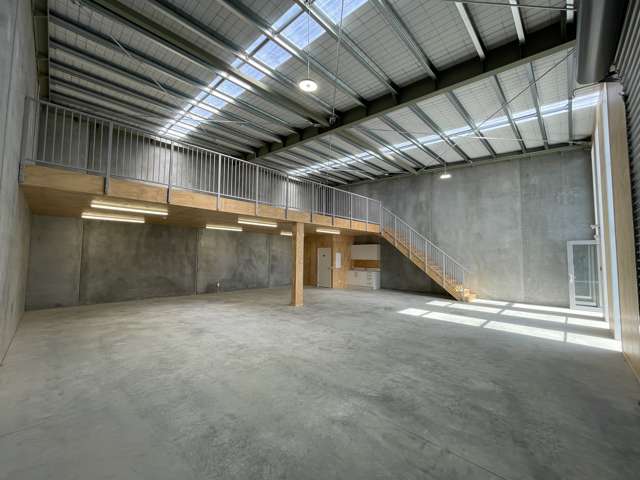 Brand new 206sqm unit with parking and mezzanine