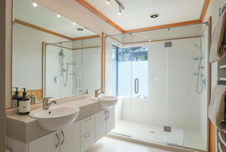 11 Eruana Place Owhata_12