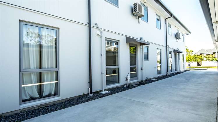 2/31 Clissold Street Merivale_7