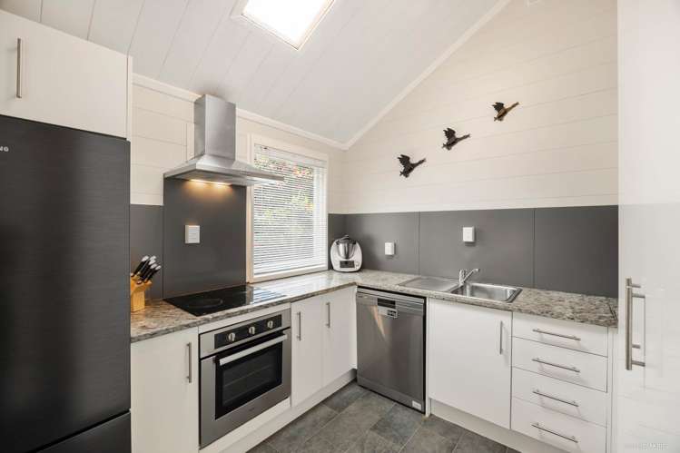2/2 Claude Road Hill Park_4