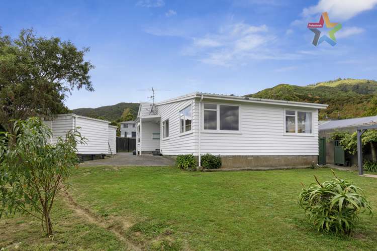5 Tyrone Grove Wainuiomata_14