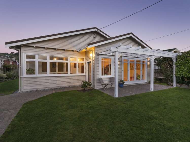 305 The Parade Island Bay_0