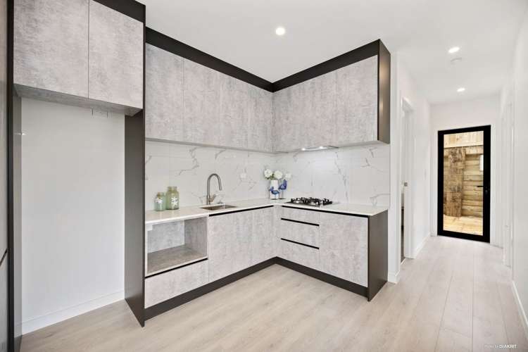 7 Crows Road Swanson_7