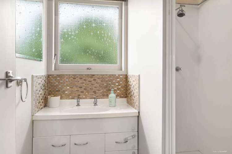 2/1a Yeovil Road Te Atatu Peninsula_9