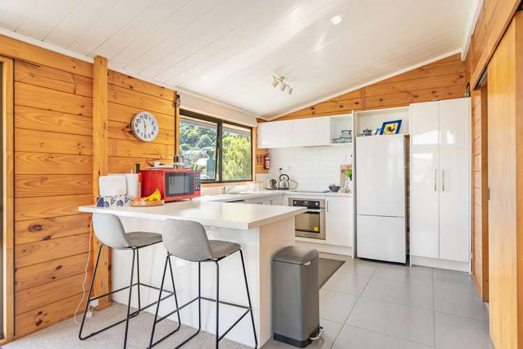 213a Whites Line East Waiwhetu_10