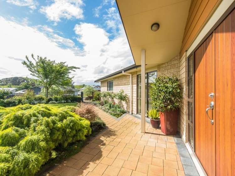 6 Lithgow Drive Otamatea_21