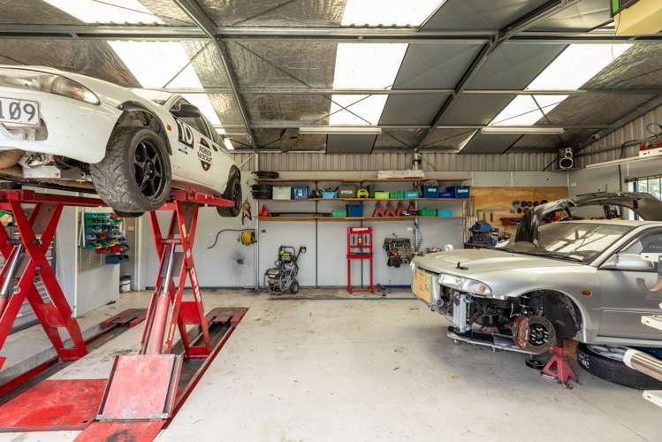 600 Murdoch Road East Akina_15