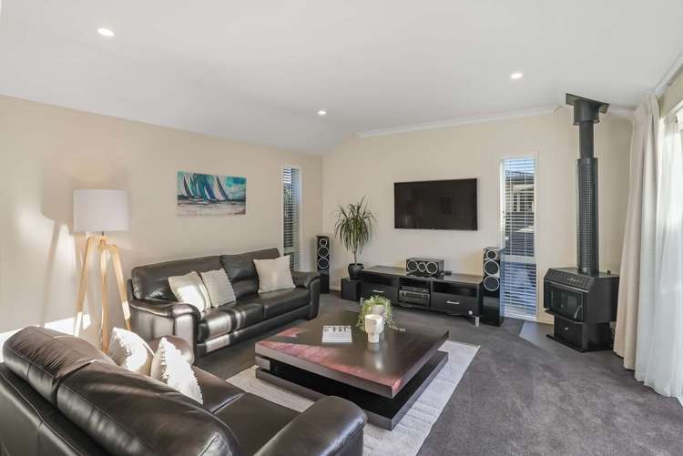 48 Titirangi Crescent Parklands_13