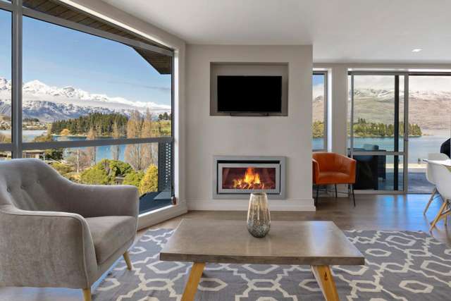 Water view penthouse with VA365