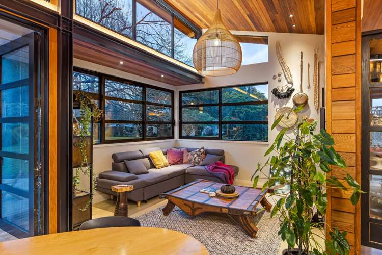 581 West Coast Road_4