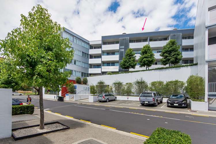 4b/2 Fisher-Point Drive Auckland Central_16