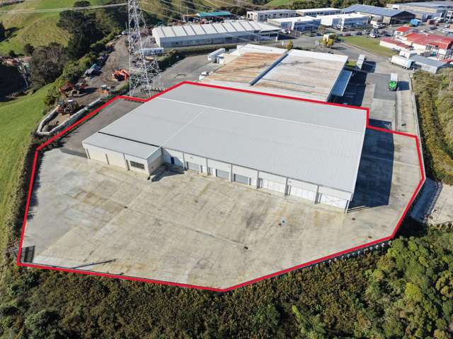 Large Grenada North warehouse with yard