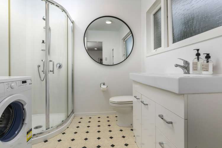 2/134 Calliope Road Stanley Point_12