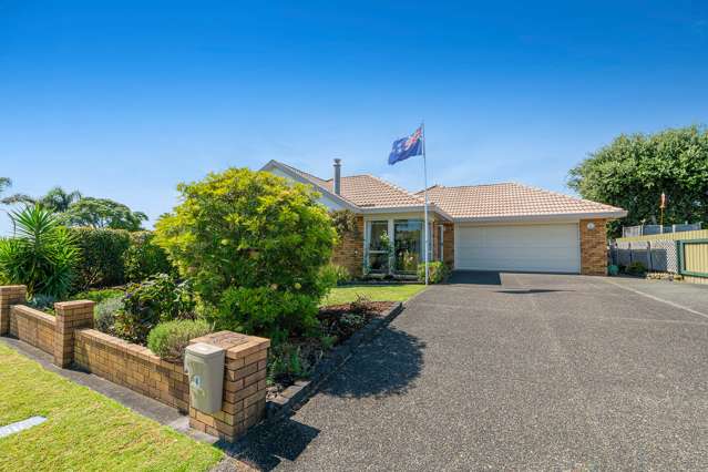 Orewa Oasis: Plenty of Parking, Office & Gardens