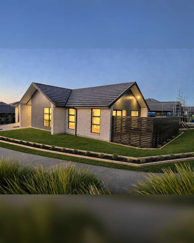 Stand-Alone Style in Sought-After Paerata Rise