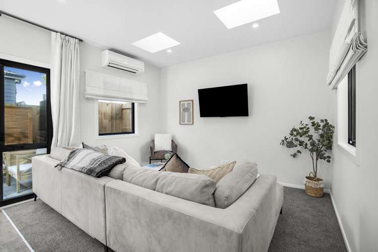 3/62 Queens Grove Hutt Central_9