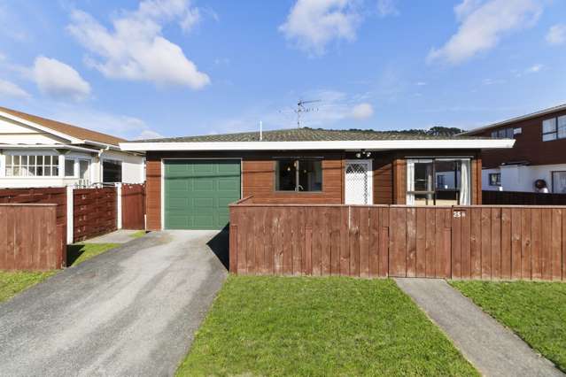 SPACIOUS, EASY-CARE & SINGLE LEVEL!