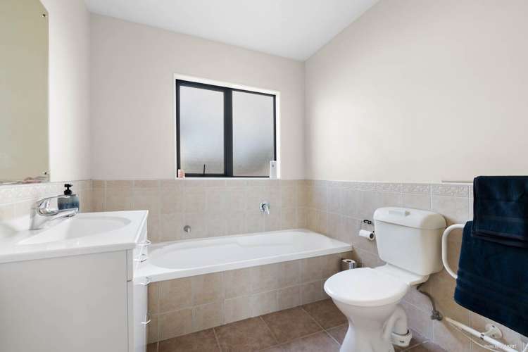 31 Baverstock Road Flat Bush_10