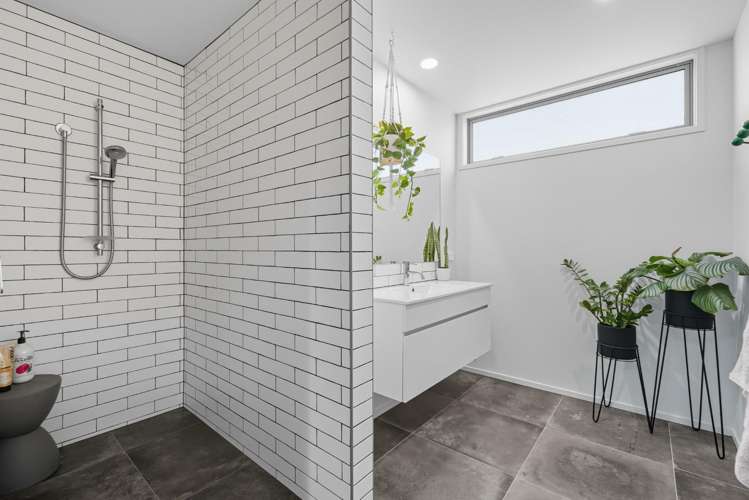 6 Kahuparere Crescent Pyes Pa_26