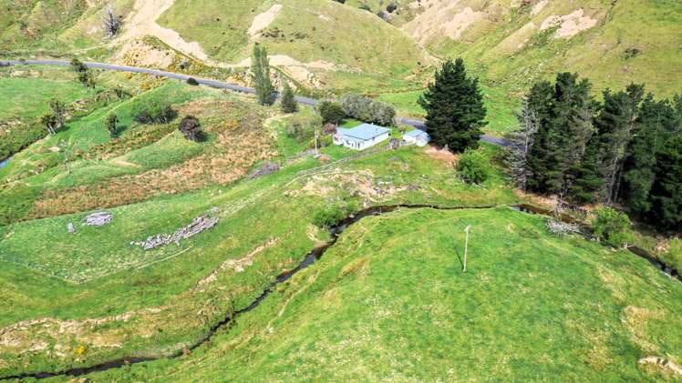 2269 Coast Road Pongaroa_19