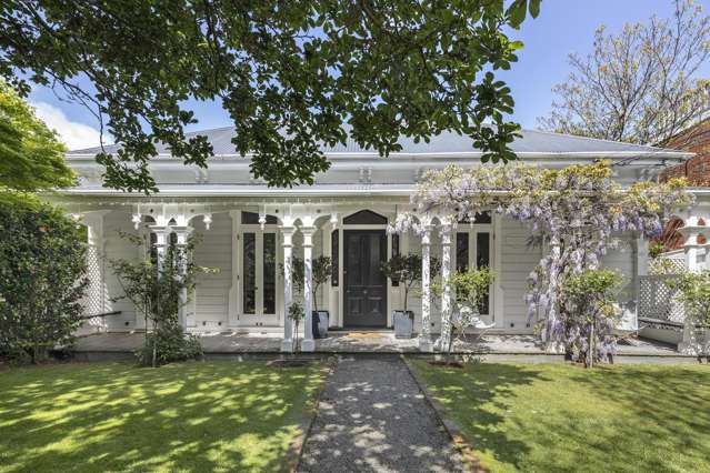 AN INSPIRING HOME. AN UNBEATABLE LOCATION