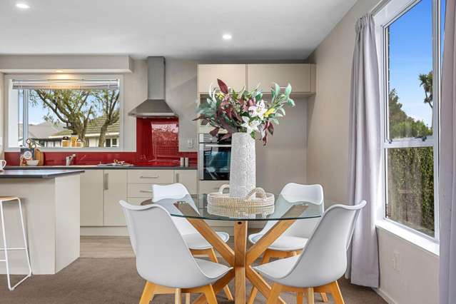2/64 Mackworth Street Woolston_1