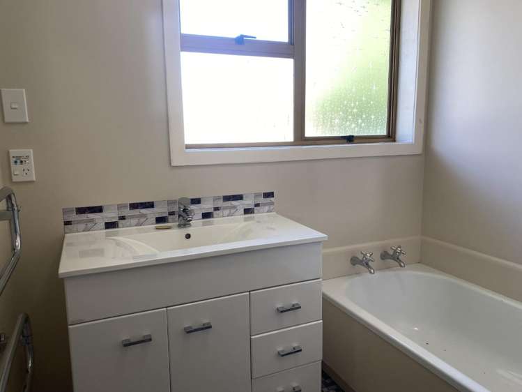 37 Hyde Avenue - Upstairs 1140_10