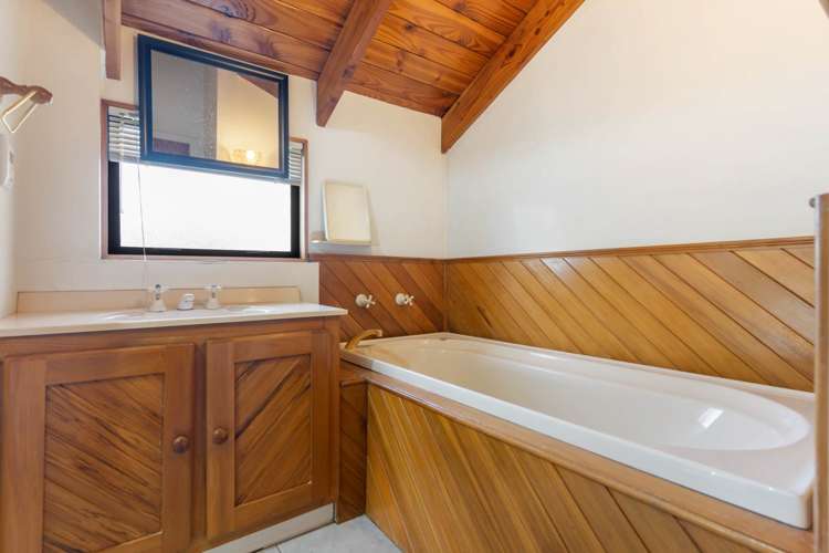 2/6 Eugenia Rise Totara Heights_14