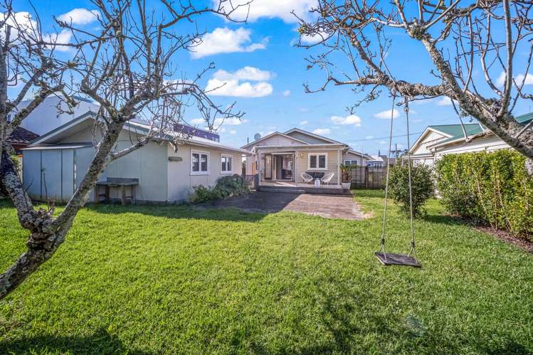 10 Joan Street Point Chevalier_5