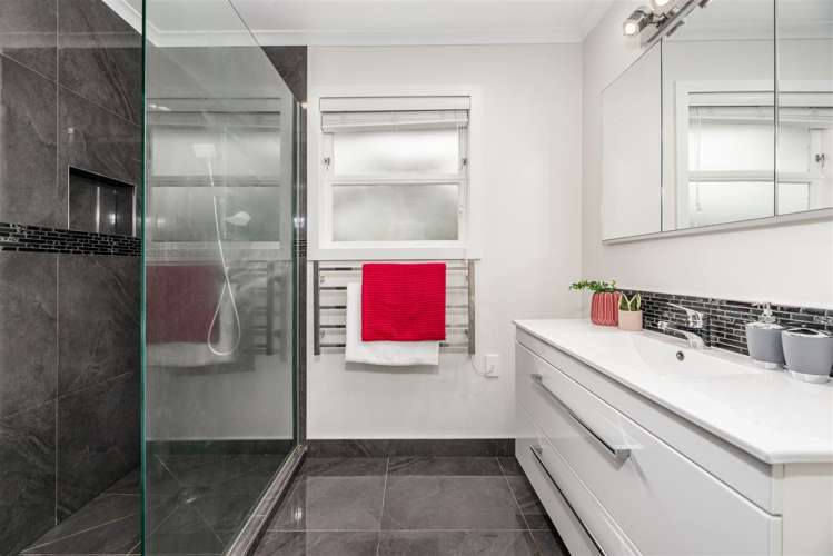 44 Tahi Terrace Glen Eden_9