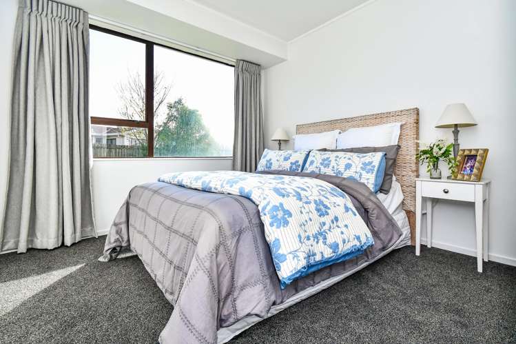 6 Leaming Place Clarks Beach_12