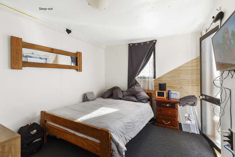 57 Leicester Street Cannons Creek_19