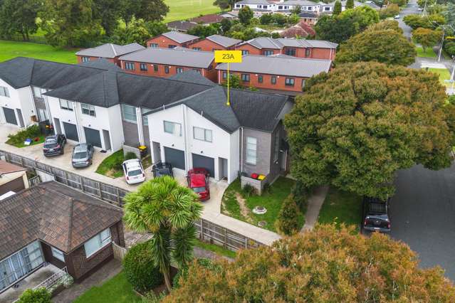 Modern Freehold Townhouse in a Prime Location