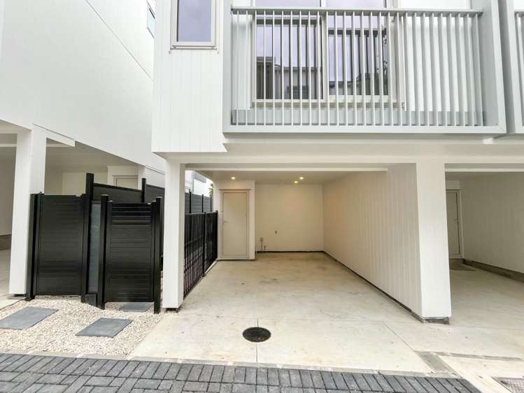 13/9 Aeroview Drive 1603_13