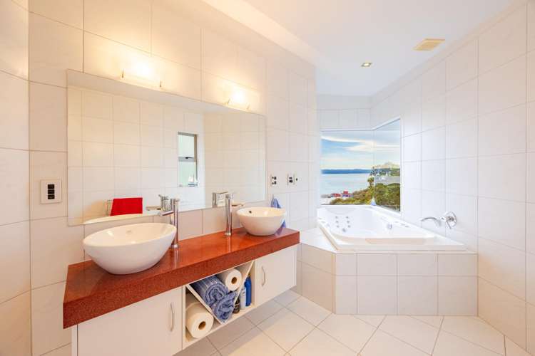 4B Seapoint Road Bluff Hill_11