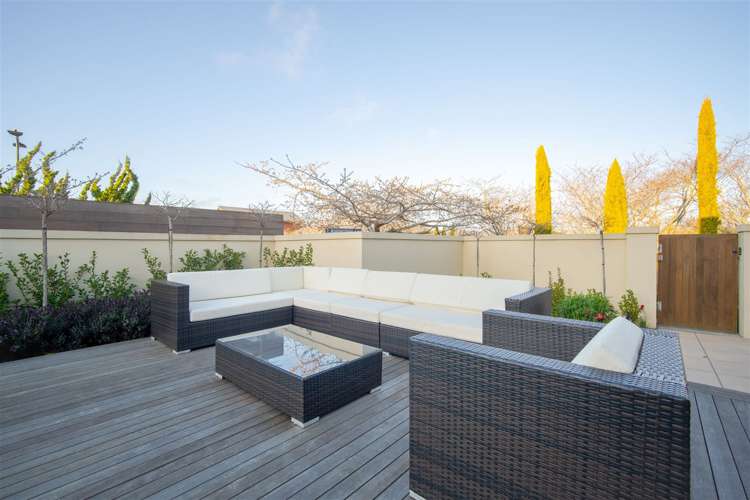 6 Benmore Gard Harewood_19