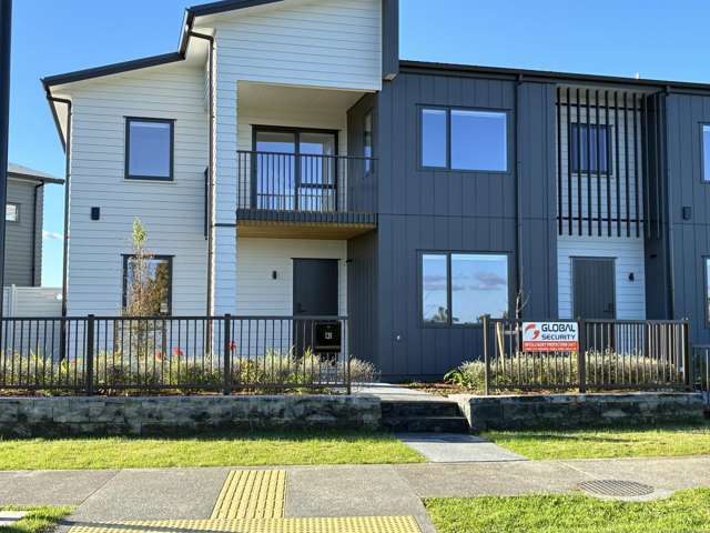 WELCOME TO LIVING WITH BEAUTIFUL SEA VIEWS - WAIATA SHORES