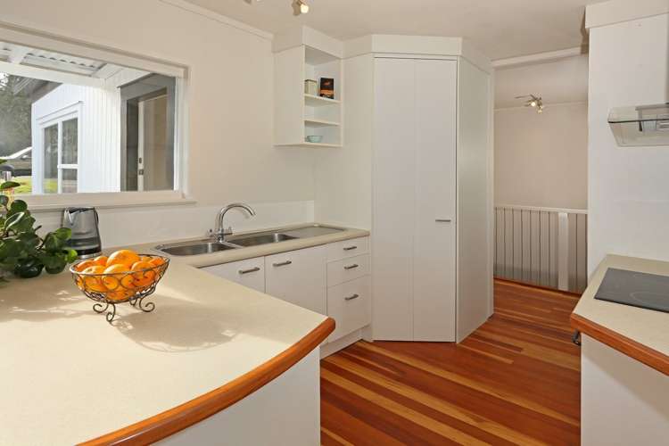 23 Castaing Crescent Te Atatu South_11