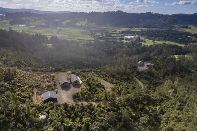 LIFESTYLE; MODERN HOME, BUSH, GRAZING, VIEWS