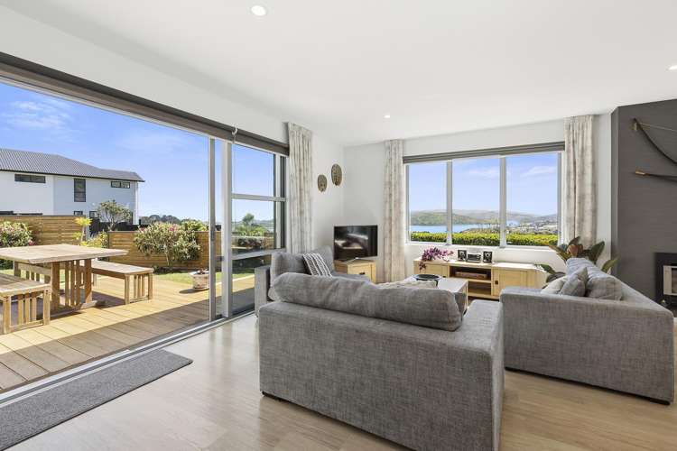 1 Manapouri Lane Aotea_3