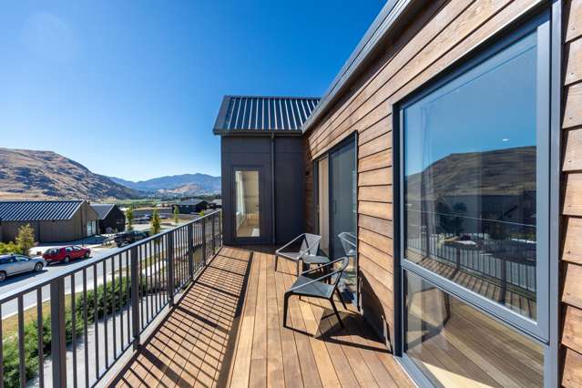 Home Plus Income on Spur Ridge